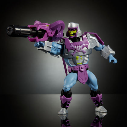 Masters of the Universe x Transformers Megatron Armor Skeletor Actionfigur
