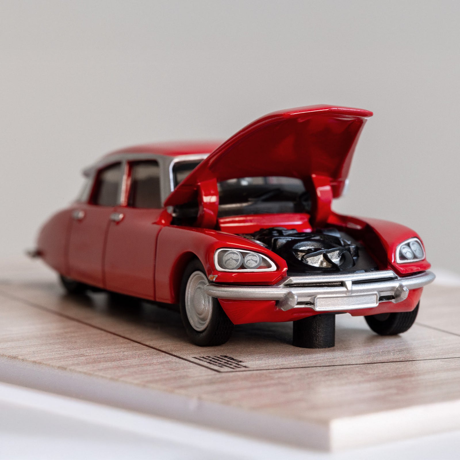 Hot Wheels x MoMA Citroën DS 23 Sedan