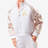 Ken-Puppe im weiß-goldenen Trainingsanzug – Barbie Der Film